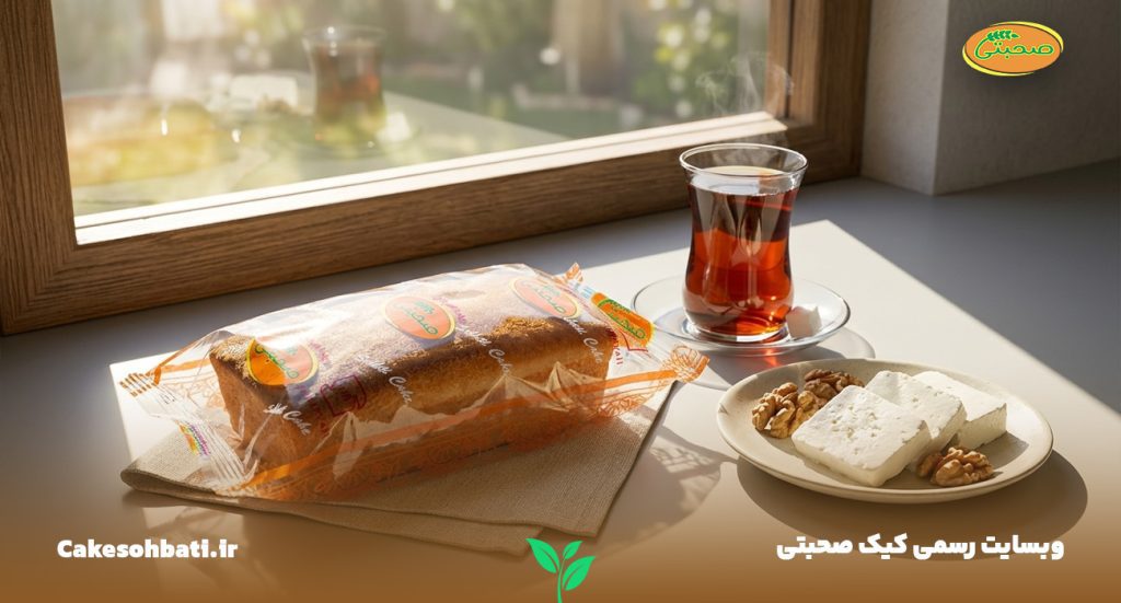 نمایی از یک صبحانه ایرانی در کنار پنجره که چای، پنیر و گردو و کیک صبحانه بسته‌بندی صحبتی در این میز صبحانه دیده می‌شوند.